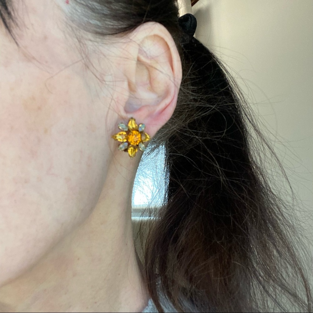 Vintage floral clip ons - Picture 6 of 9